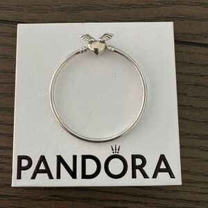 PANDORA MOMENTS
WINGED HEART BANGLE Small 5.9”